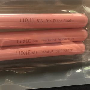 Luxie Makeup - Luxie Brushes - 2 Sets Luxie Makeup - Luxie Brushes - 2 Sets